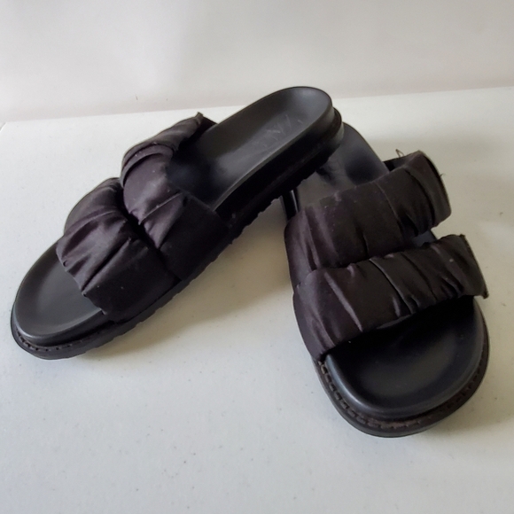 Zara Pleated Ruffle Straps Slides Size 40 US 9 Black Casual Lug Sole Sandals - Picture 4 of 16